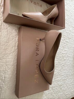 Pura Lopez Blush Pointed-Toe Leather Pumps Size 39 Made in Spain